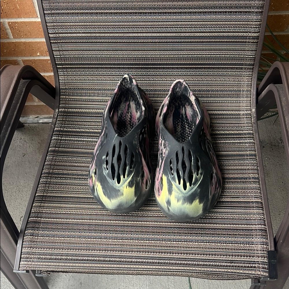 Yeezy Foam Runner Black Yellow Sneakers